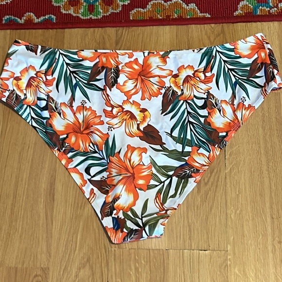 SHEIN Floral Plus Size Bikini Bottoms Size 4XL NWOT - Picture 2 of 5